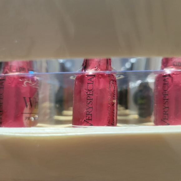 Victoria's Secret Liquor Filled Chocolates - Assorted Colors - Picture 5 of 5